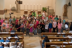Die vierte Klasse wird mit einem Lied verabschiedet